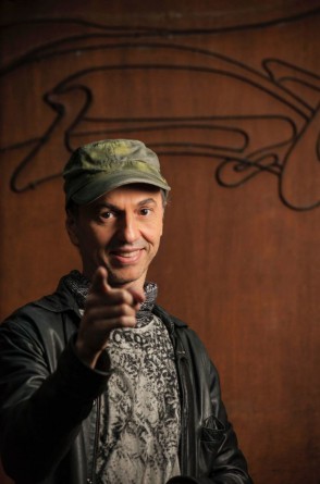 O cantor Zeca Baleiro participará da #ViradaSP neste sábado, 18