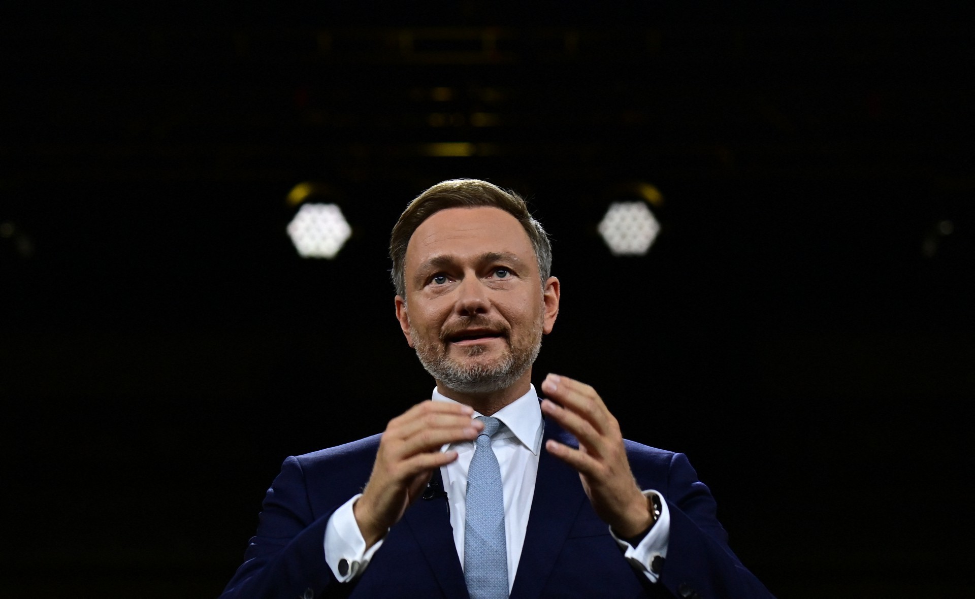 O líder do partido alemão Democratas Livres (FDP), Christian Lindner, faz um discurso durante uma reunião do partido em Berlim em 19 de setembro de 2021. (Foto de Tobias Schwarz / AFP)(Foto: Tobias Schwarz / AFP)
