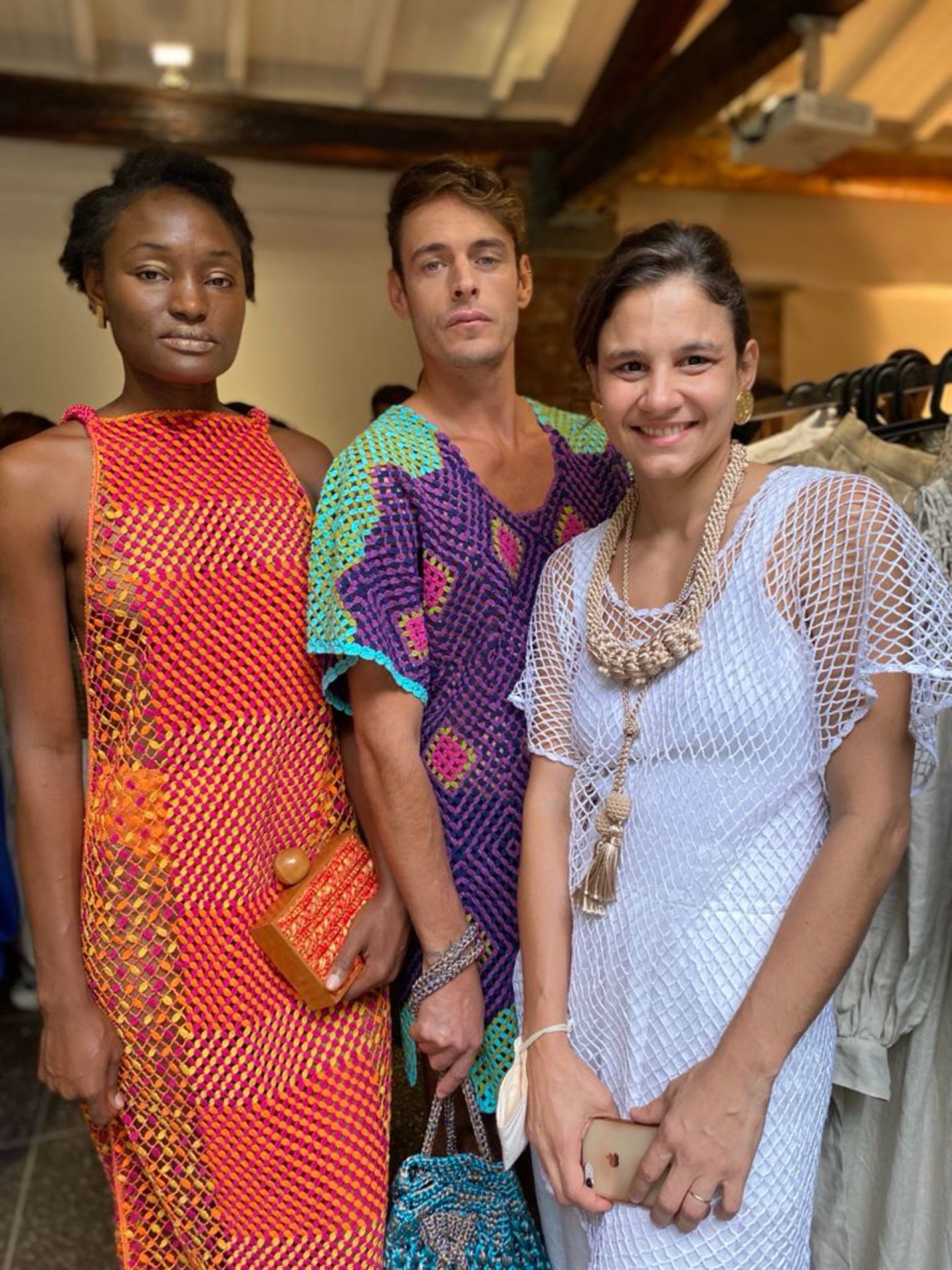 Modelos com Celina Hissa na Fashion Week de Milão