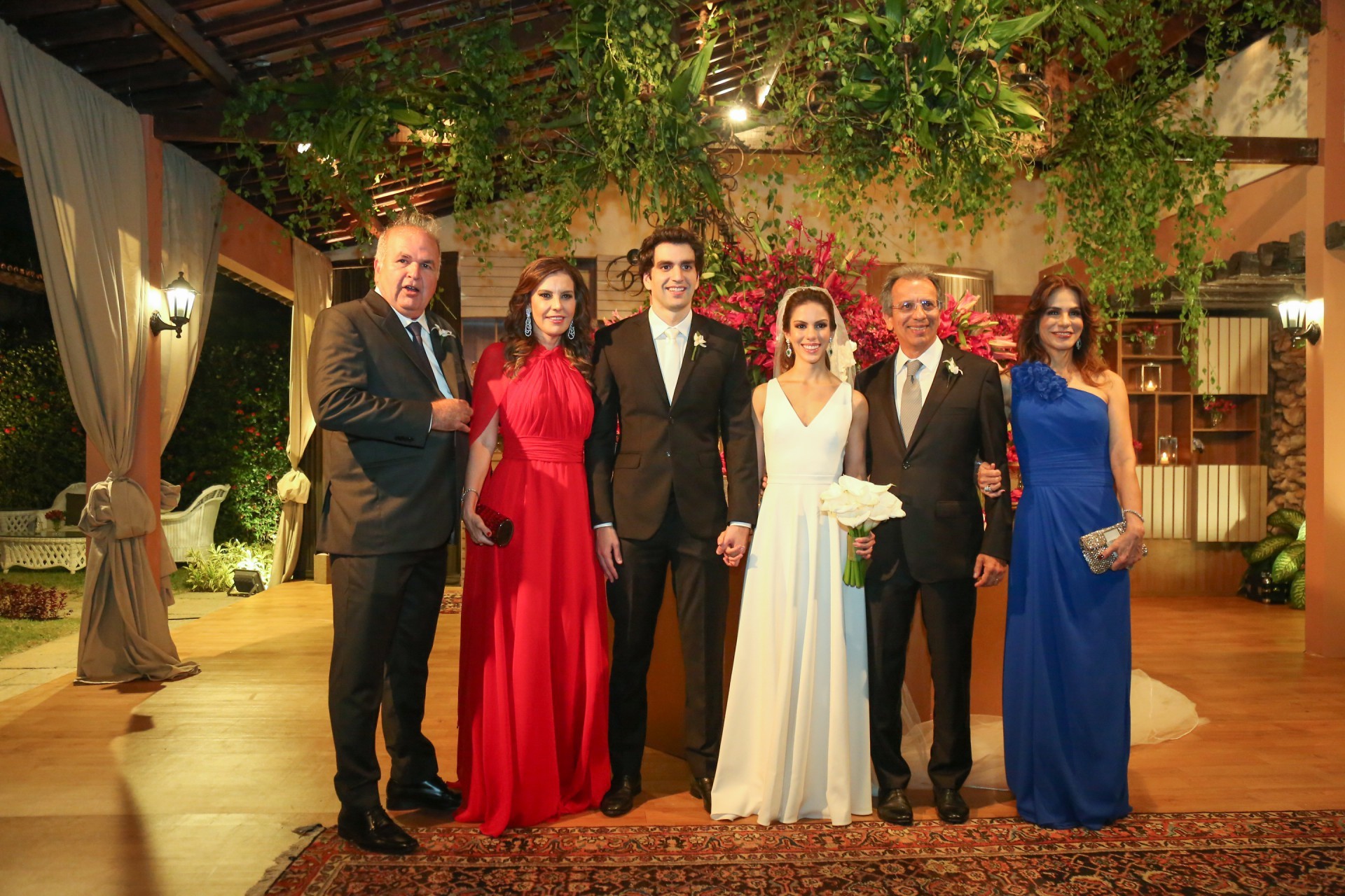 (Foto: JOÃO FILHO TAVARES)Noivos entre os pais, Haroldo Diogo e Rosele, Eduardo Rolim e Sandra 
