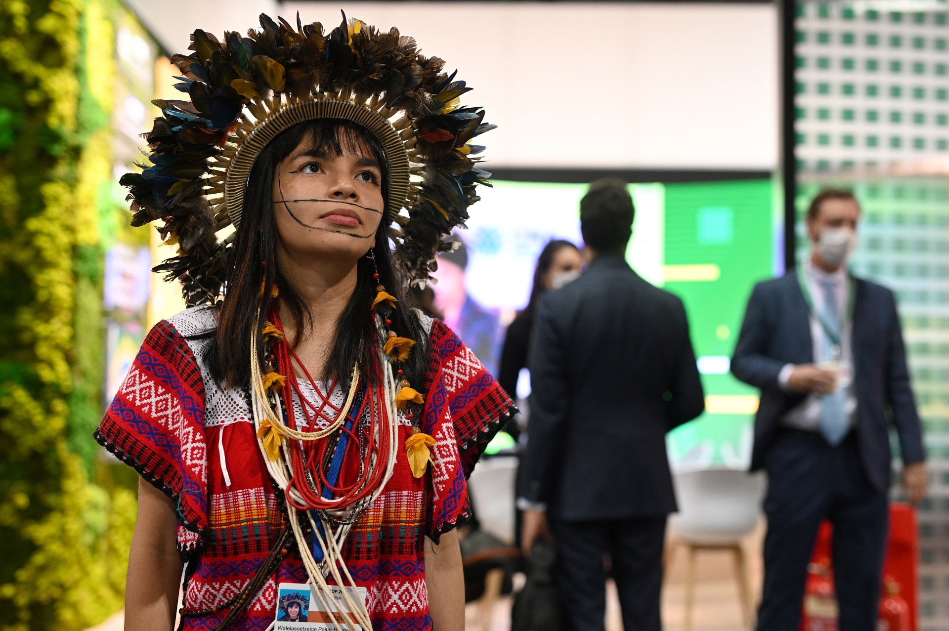 TXAI Suruí foi a única brasileira a discursar na abertura da COP-26 (Foto: OLI SCARFF / AFP)