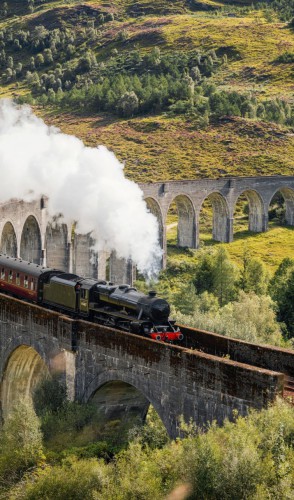 Por onde passa o Expresso Hogwarts, esse viaduto fica na Escócia, entre as cidades de Glasgow e Mallag.