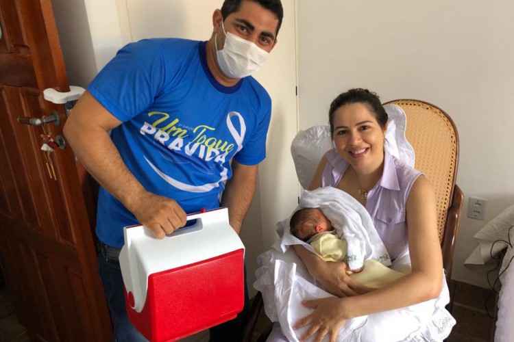 Primeira daa do Ceará, Onélia Santana, doa leite materno(Foto: REPRODUÇÃO)