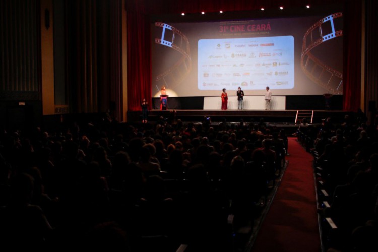 O 31º Cine Ceará - Festival Ibero-americano de Cinema homenageou a atriz Marta Aurélia e o cineasta Halder Gomes com o Troféu Eusélio Oliveira na noite deste sábado, 27(Foto: Barbara Moira)