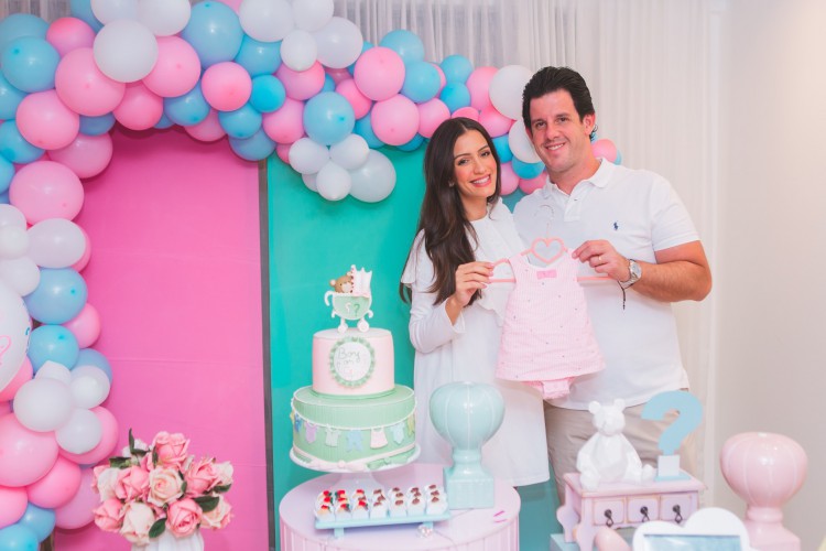 Eduardo Carneiro e Geórgia Busgaib aguardam uma menina