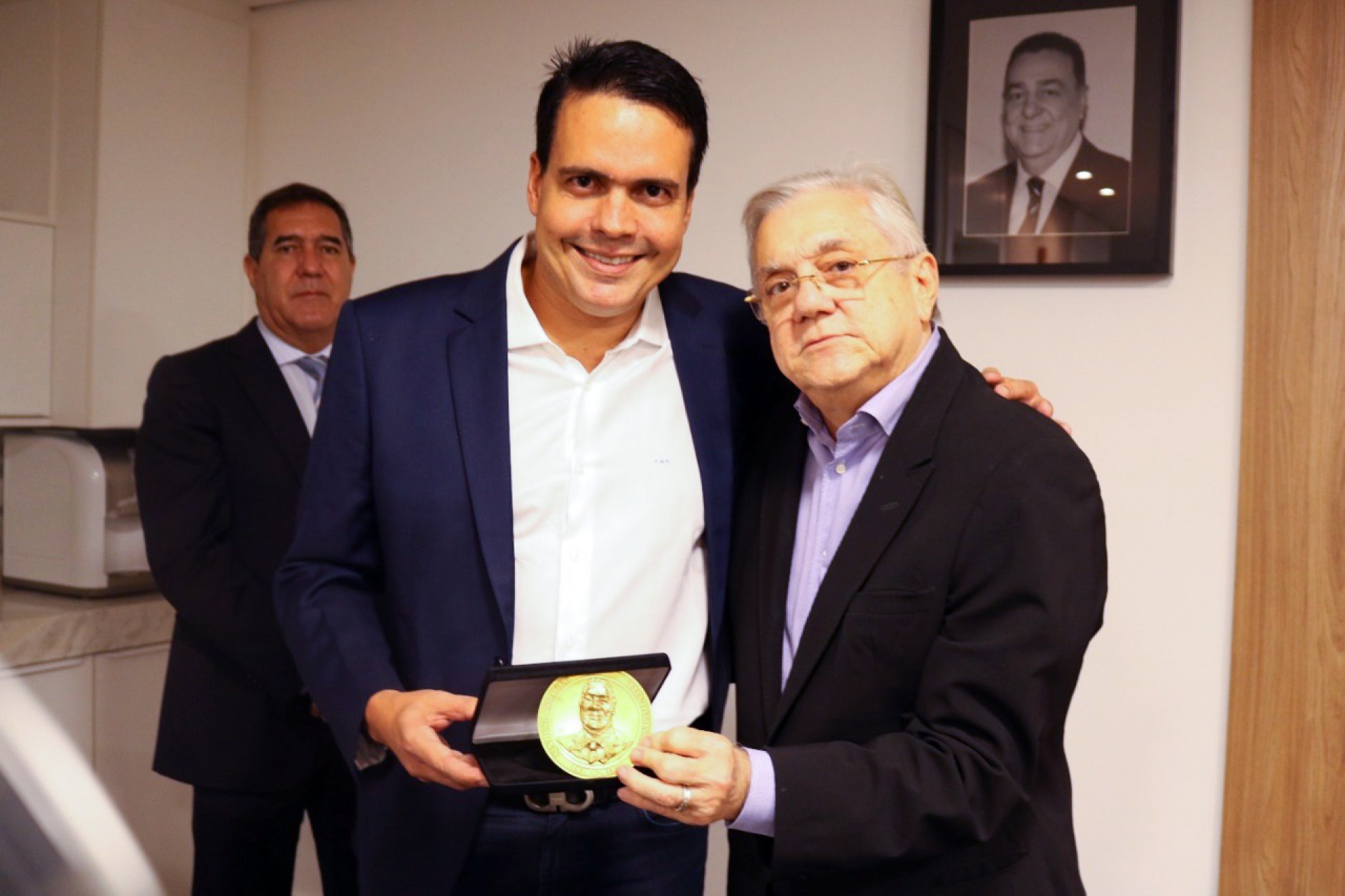 Fabiano Barreira é premiado com a Medalha José Milton Pimentel Filho (Foto: Nino Siebra/Divulgação)