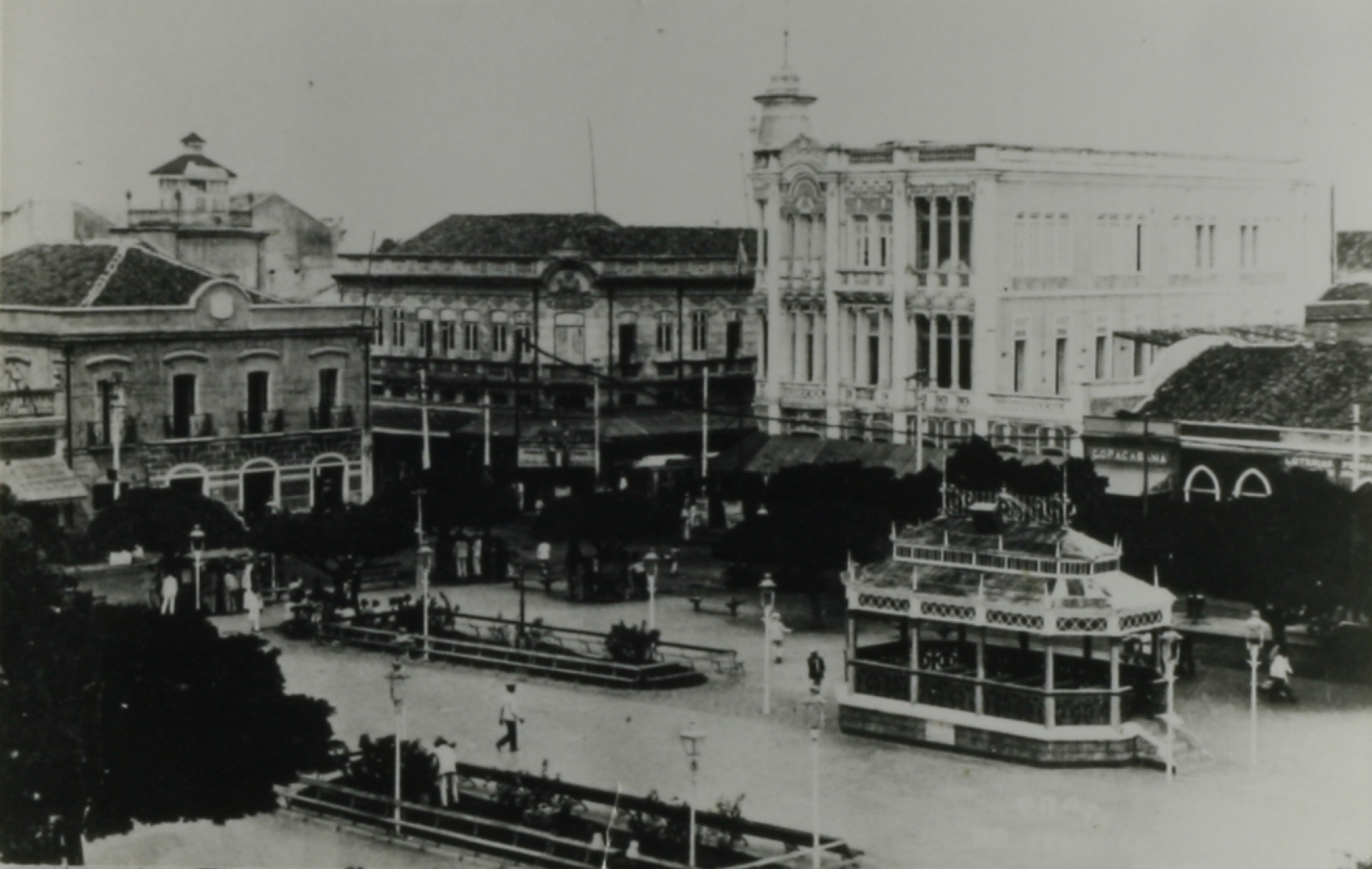 Praça do Ferreira em 1925(Foto: Paulo Sales, Arquivo, em 06/01/1997. Data.doc O POVO)