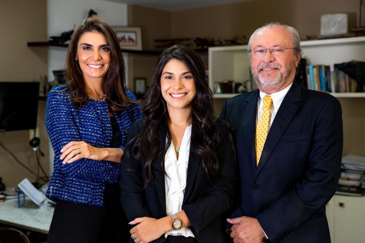 Rebecca, Beatriz e Cândido Albuquerque: advocacia em família