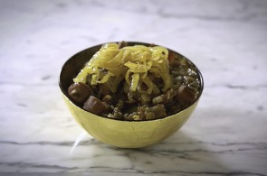 A plataforma de mídia de gastronomia Tastemade compartilha receita de lentilha para atrair sorte para o Ano Novo