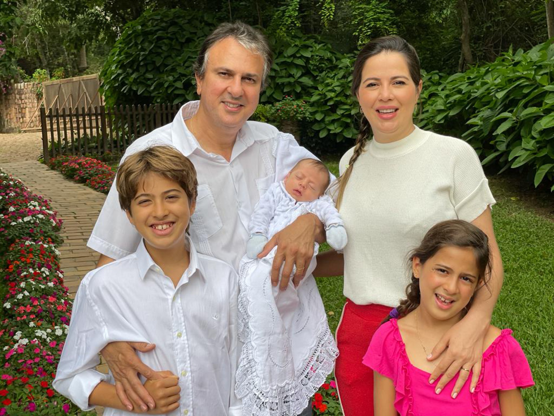 O ano termina com a luz da alegria envolvendo a família Onélia e Camilo Santana, que receberam o José para formar o trio dos filhos queridos, razão maior de suas vidas(Foto: Arquivo Pessoal)