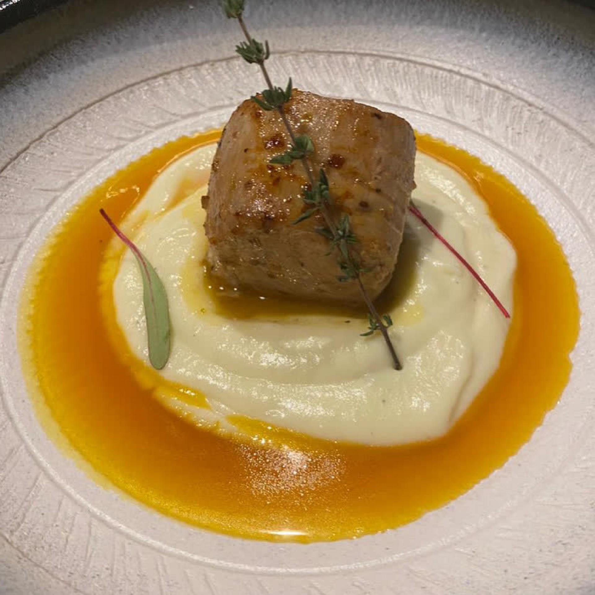 Lombo suíno na redução de laranja e purê de batatas  (Foto: divulgação )