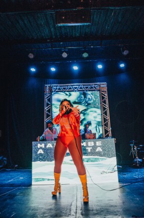 A drag queen e atriz Mulher Barbada durante 
