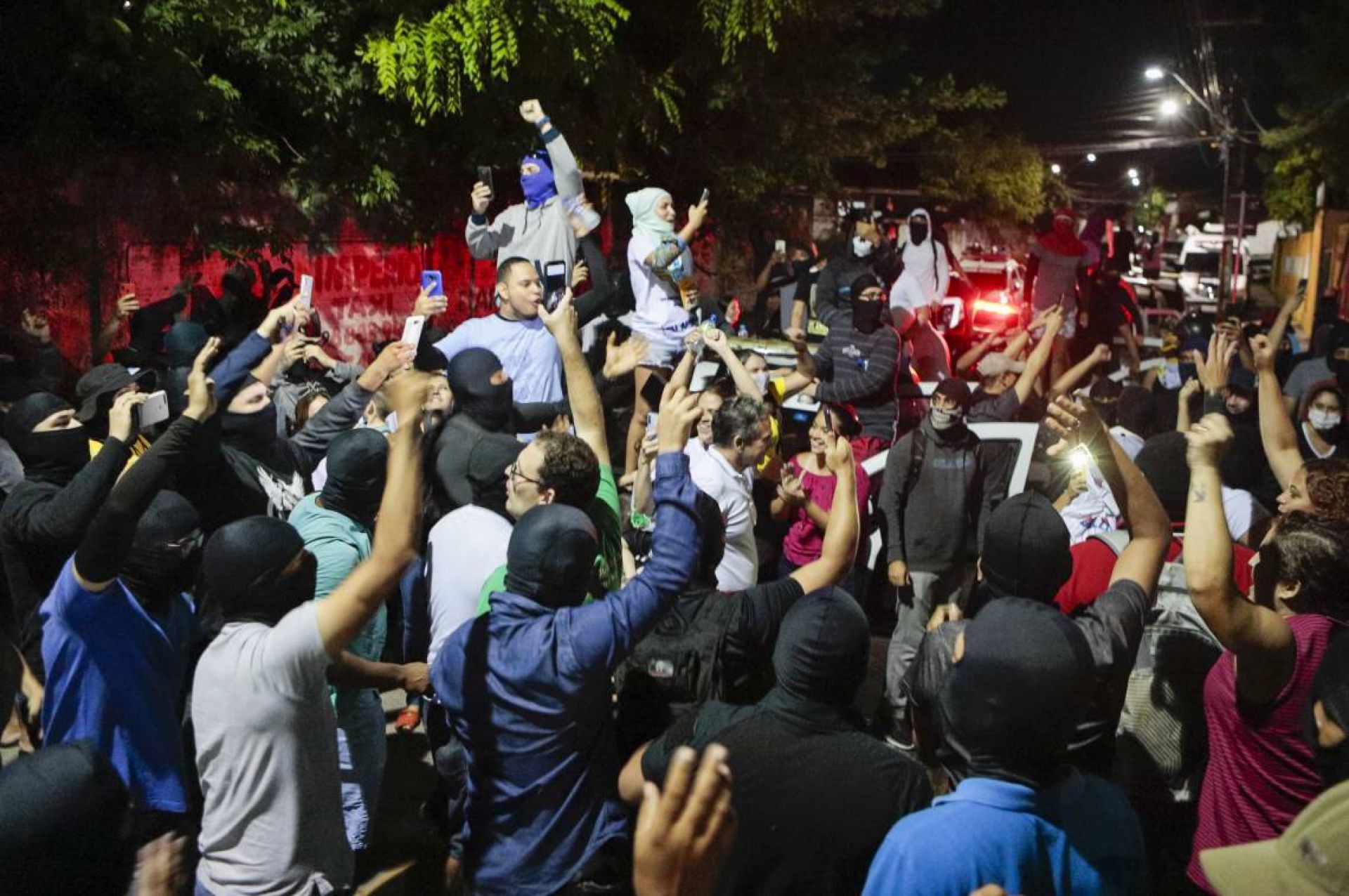 ￼POLICIAIS militares durante o motim, no 18ª Batalhão, em fevereiro de 2020 (Foto: FCO FONTENELE/O POVO)