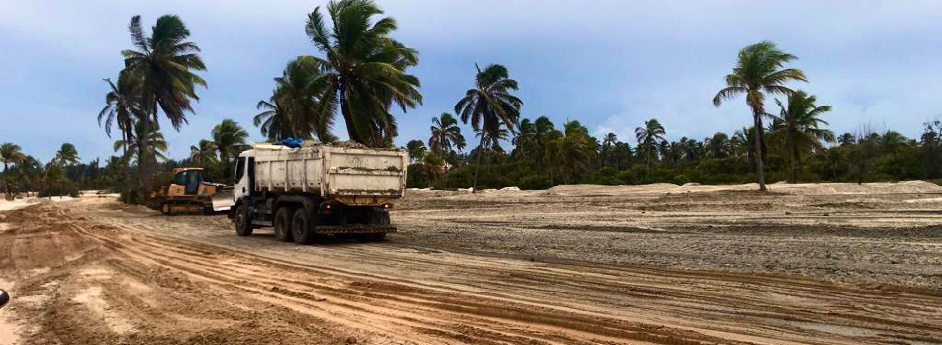 Prefeitura de Caucaia iniciou obras na Lagoa do Cauípe sem o estudo de impacto ambiental (Foto: LIANA QUEIROZ / ESPECIAL PARA O POVO)
