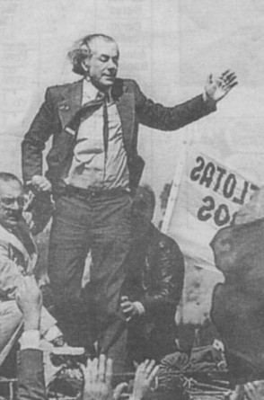 Leonel Brizola retorna do exílio em 1979(Foto: Datadoc O POVO)