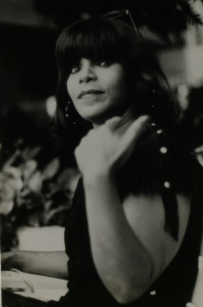 Elza Soares, em foto de Alcides Freire, em 5 de junho de 1987. Pesquisa de Roberto Araújo, do Datadoc O POVO