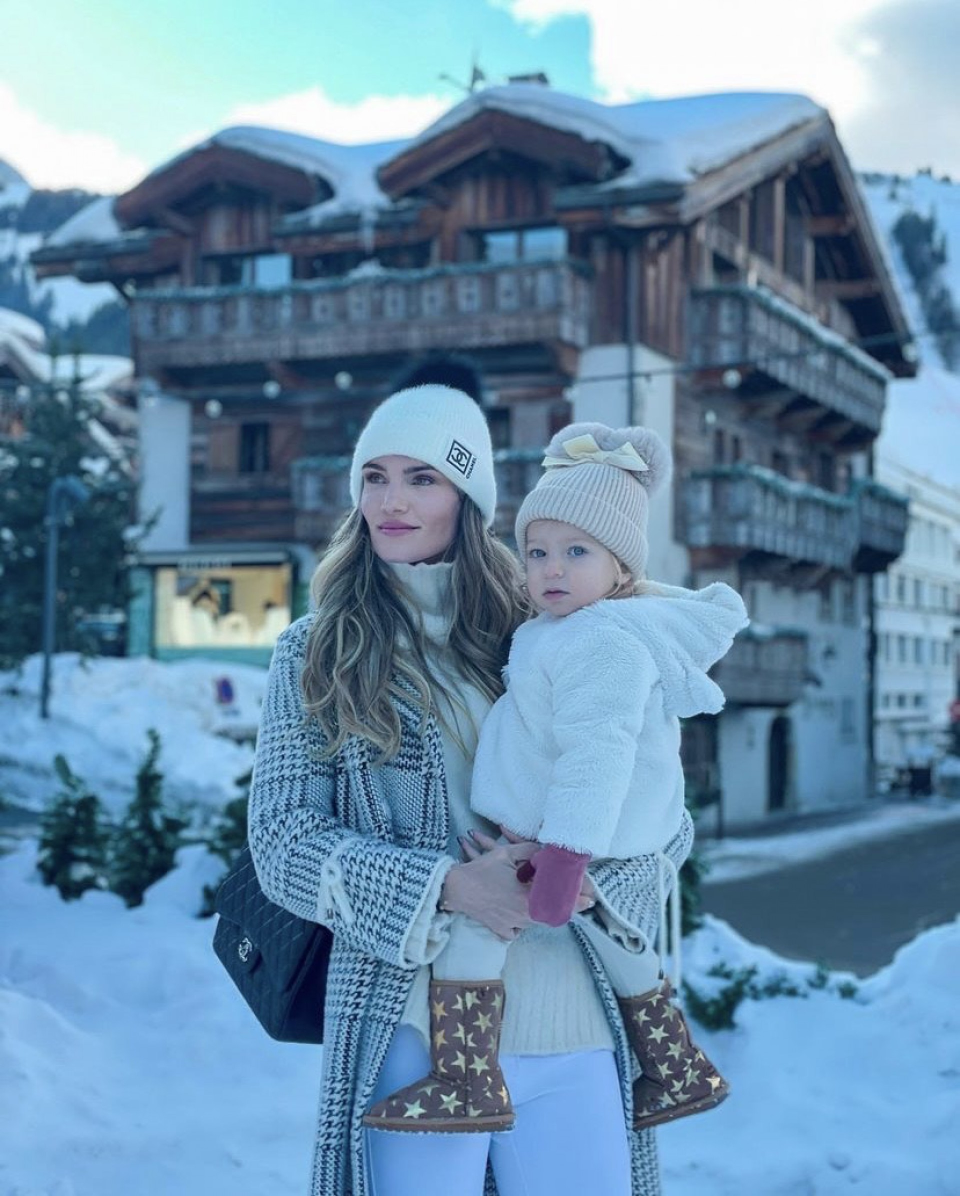 Lou Montenegro e a filha Luma, temporada em Courchevel(Foto: reprodução instagram)