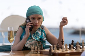 Julia Farner é Anna Delvery em 
