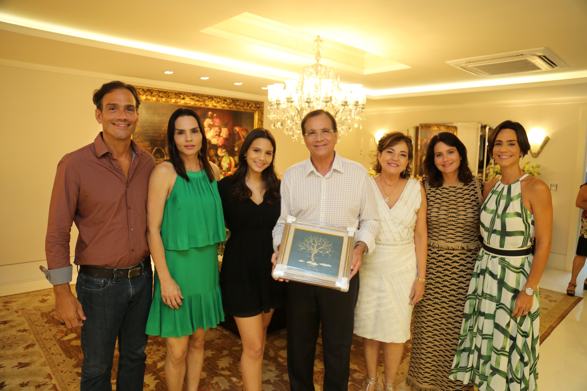 (Foto: Iratuã Freitas/Divulgação)Deda, Patricia, Giovana, Beto, Ana, Renata e Karine Studart