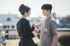 A coleção de livros 'It's Okay To Not Be Okay' foi baseada no k-drama disponível na Netflix