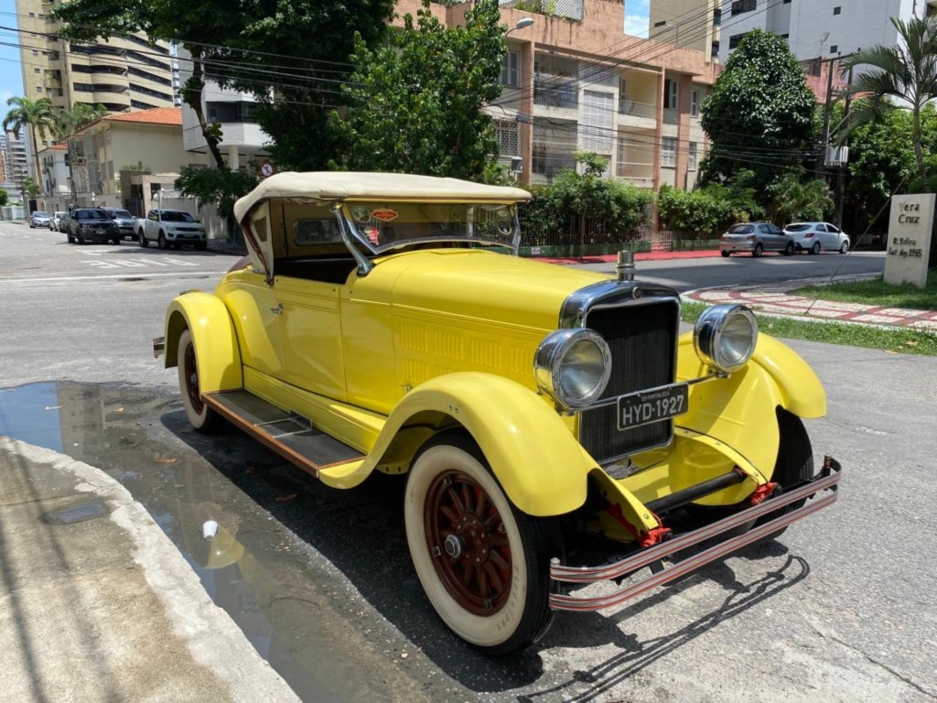Empresário Zé Carlos Pontes tem muitas paixões, uma delas é colecionar carros antigos. No Museu do Automóvel, tem os mais raros e caros: este Gardner conversível, 1927; um Lincoln e um Cadilac(Foto: Divulgação)
