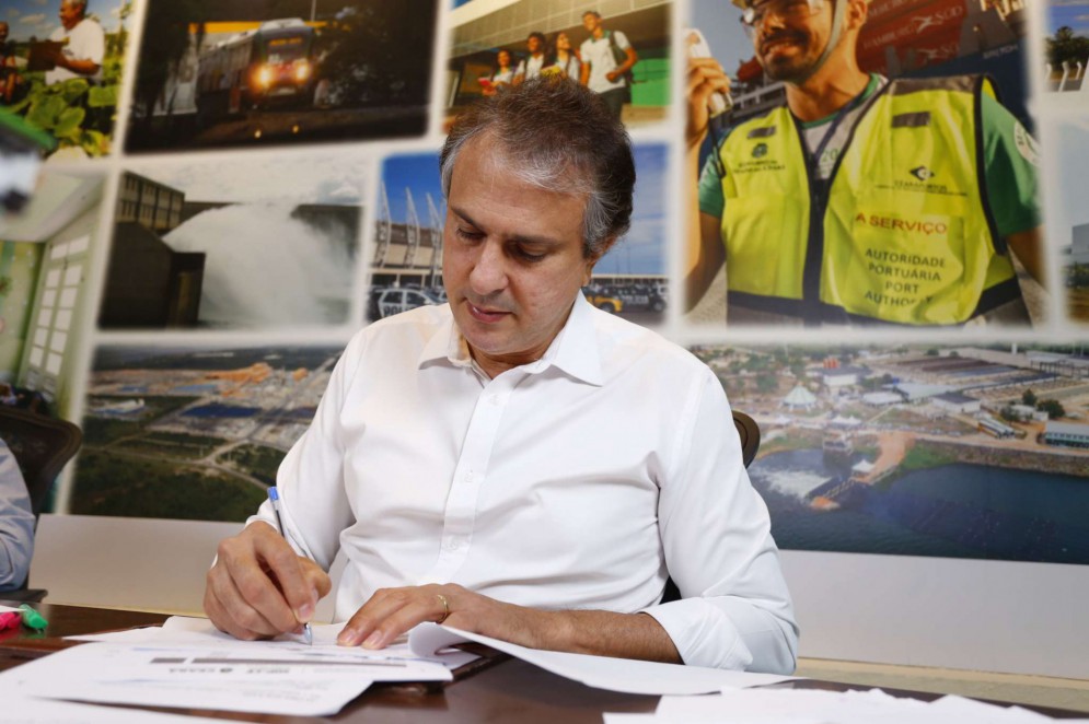 Camilo assinou mensagem com reajuste de professores