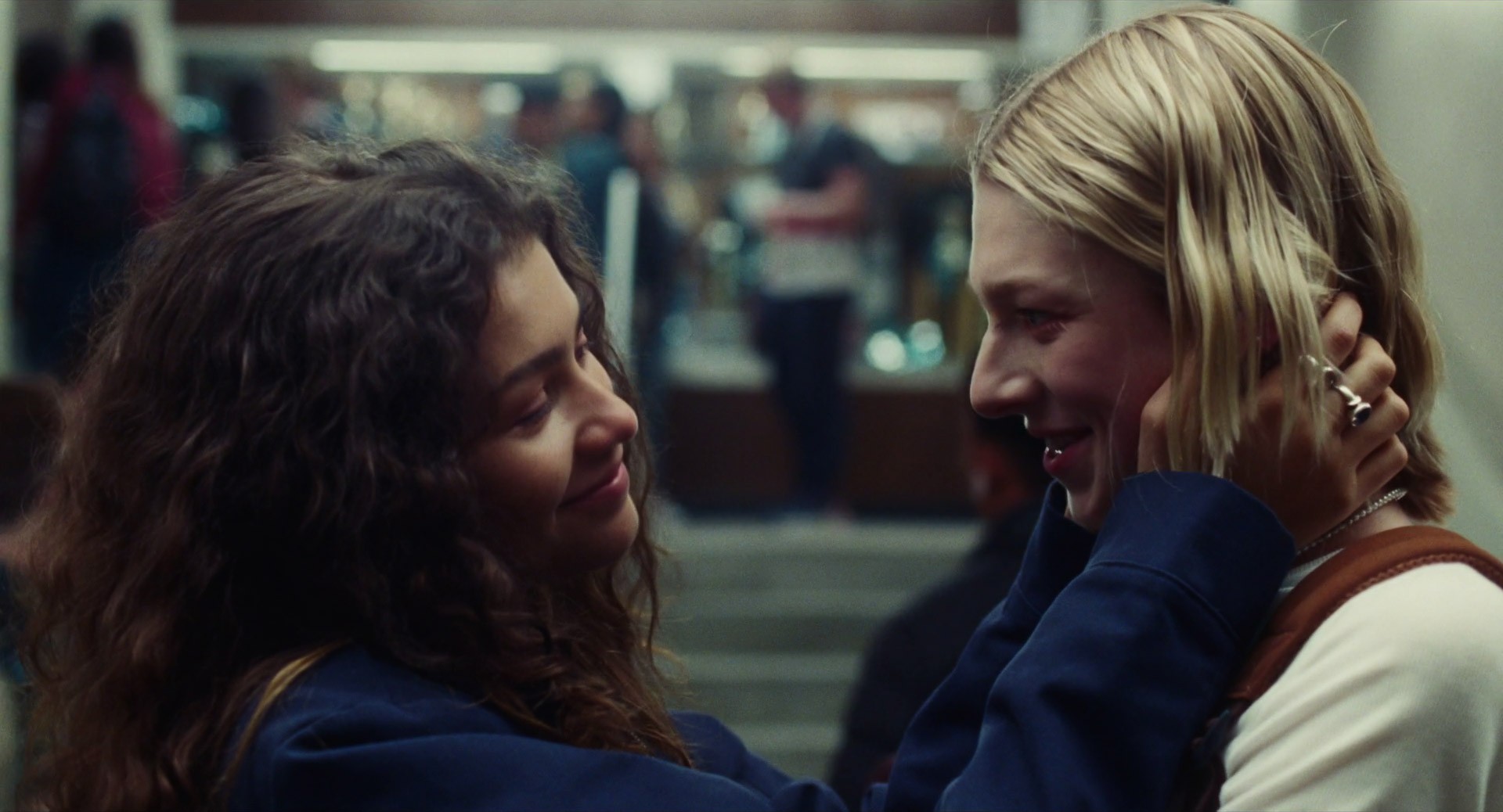 Em "Euphoria", série da HBO Max, um grupo de estudantes precisa lidar com diferentes situações que podem marcar a idade, como drogas, sexo e relacionamentos (Foto: Divulgação)