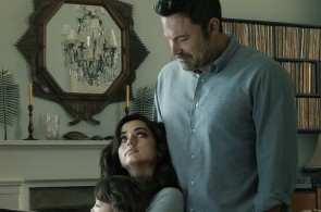 Com Ben Aflleck, Ana de Armas e Tracy Letts, o filme 
