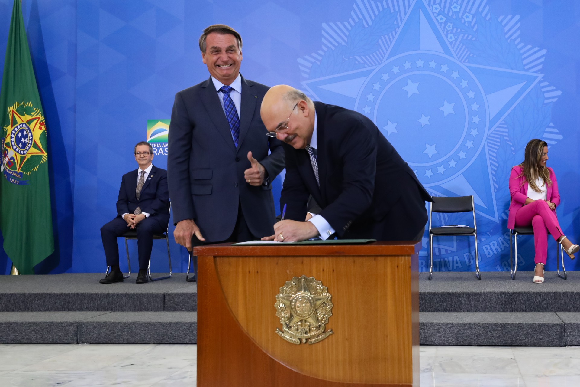 ￼Bolsonaro com 
Milton Ribeiro (Foto: Clauber Cleber Caetano/Presidência da República)