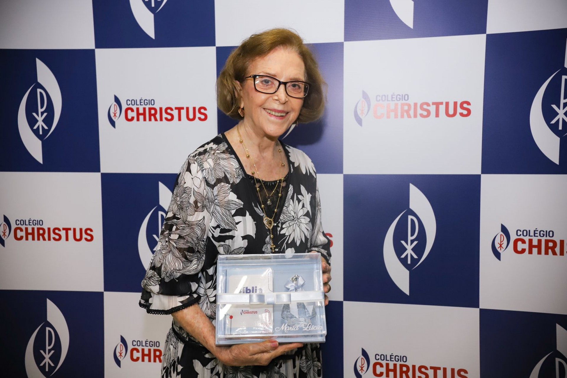 Professora, fundadora e diretora do colégio, Maria Lúcia de Carvalho Rocha, mais uma homenageada da ocasião (Foto: Divulgação)