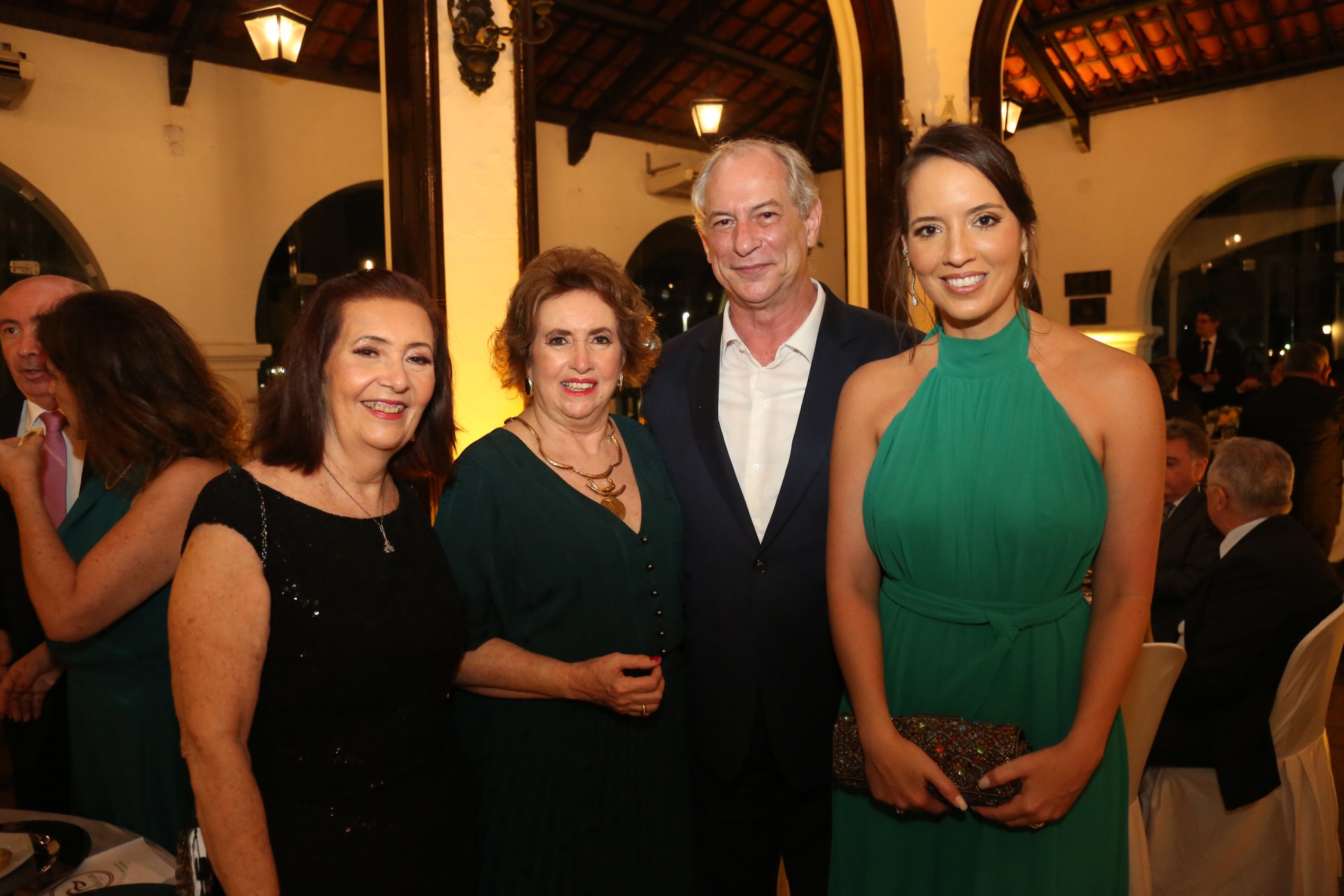 (Foto: João Filho Tavares/O POVO)Helena, Lêda Maria, Ciro Gomes e Giselle Bezerra