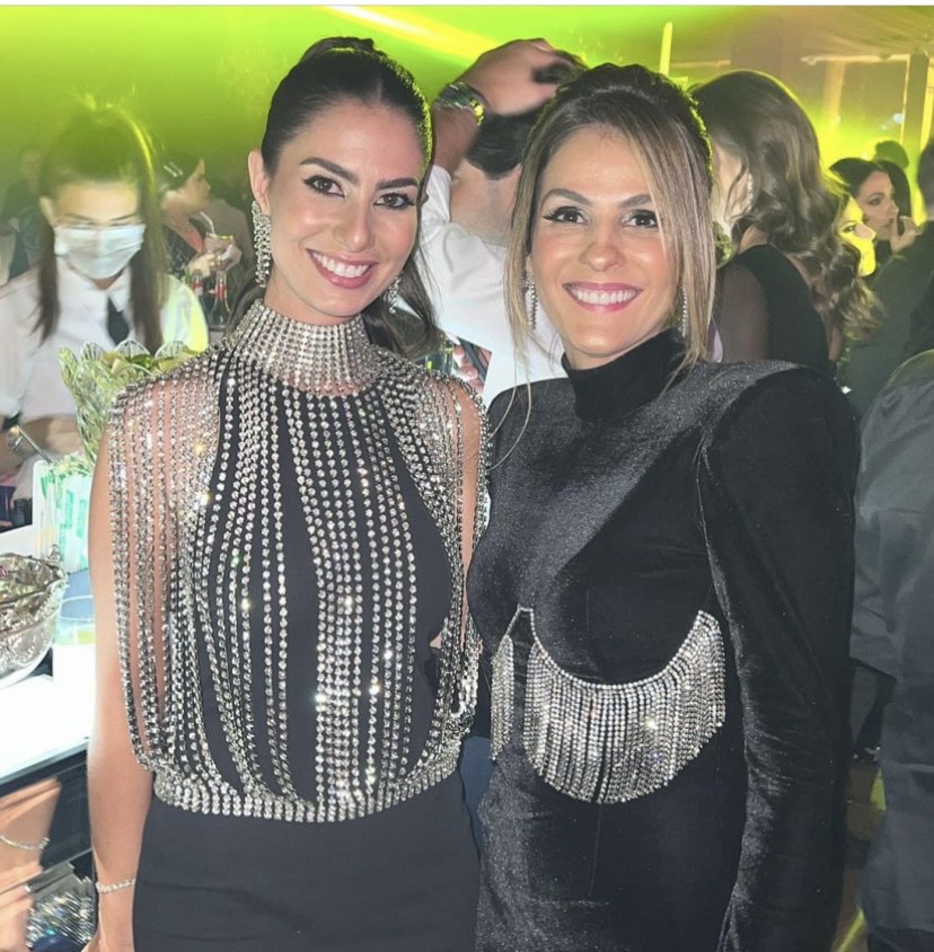 Nicole Pinheiro e Mariana Mota: juntas na festa de 40 anos do cantor Xand Avião. Tendência: strass(Foto: Arquivo Pessoal)