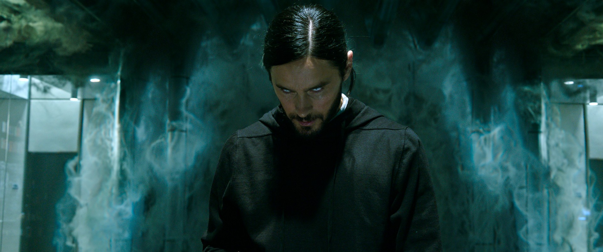 Interpretado por Jared Leto, Michael Morbius convive com uma rara doença no sangue e busca salvar outras pessoas, mas os planos acabam não saindo como esperado (Foto: Divulgação/Sony Pictures)