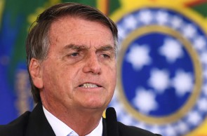 O presidente brasileiro Jair Bolsonaro fala durante a cerimônia de posse de novos ministros no Palácio do Planalto, em Brasília, em 31 de março de 2022