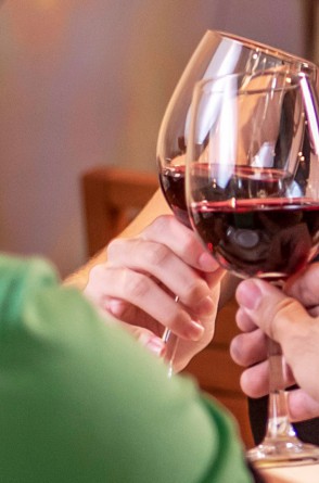 Os restaurantes Geppos Italiano e Misaki estão com promoção de até 50% de desconto em toda a carta de vinhos