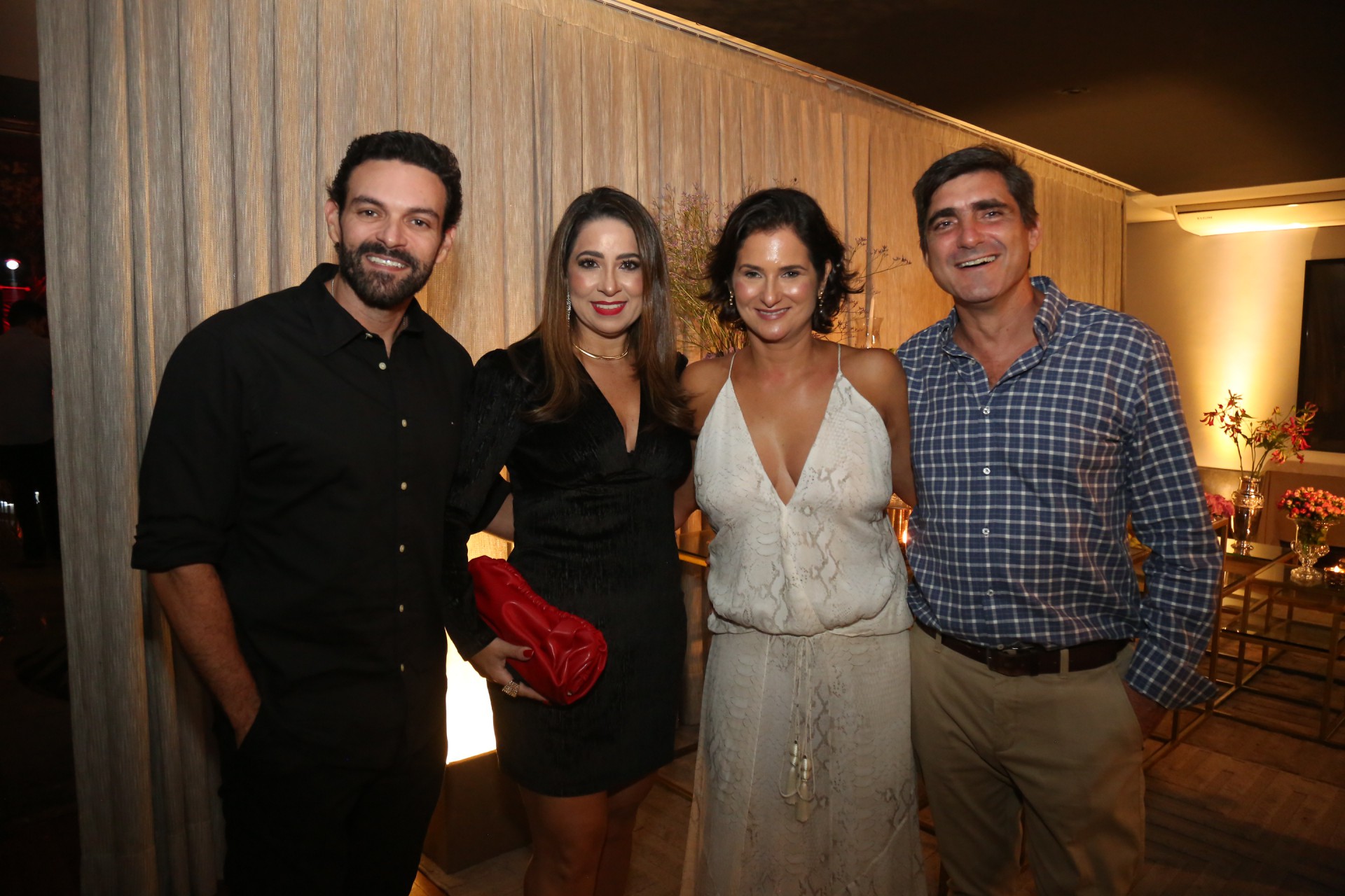 (Foto: JOÃO FILHO TAVARES)O colunista com Anelise Holanda e anfitriões