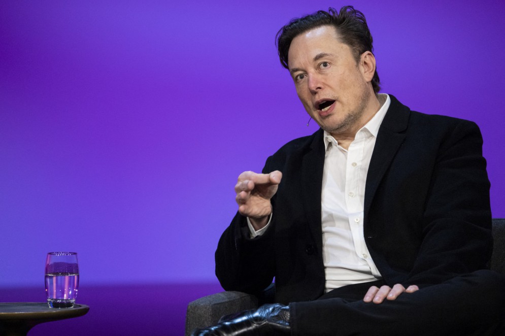 Graças ao seu dono Elon Musk, a rede social X acumula multas de mais de R$ 18 milhões por descumprimentos de decisões judiciais brasileiras(Foto: RYAN LASH / TED CONFERENCES / AFP)