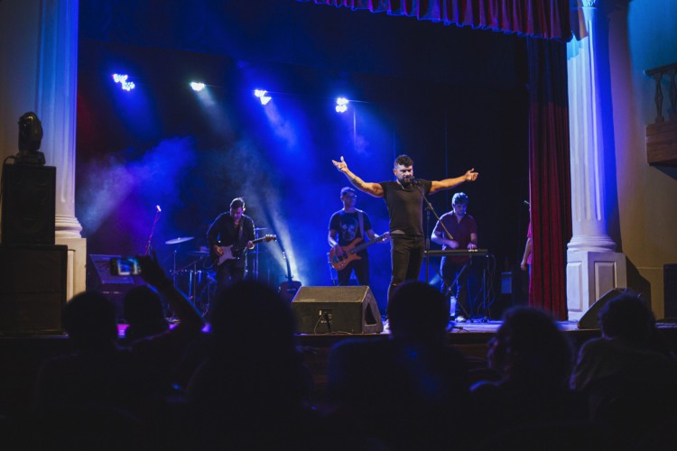 Apresentação da banda Coda, cover da Legião Urbana, no Teatro São José(Foto: Thiago Matine / divulgação)