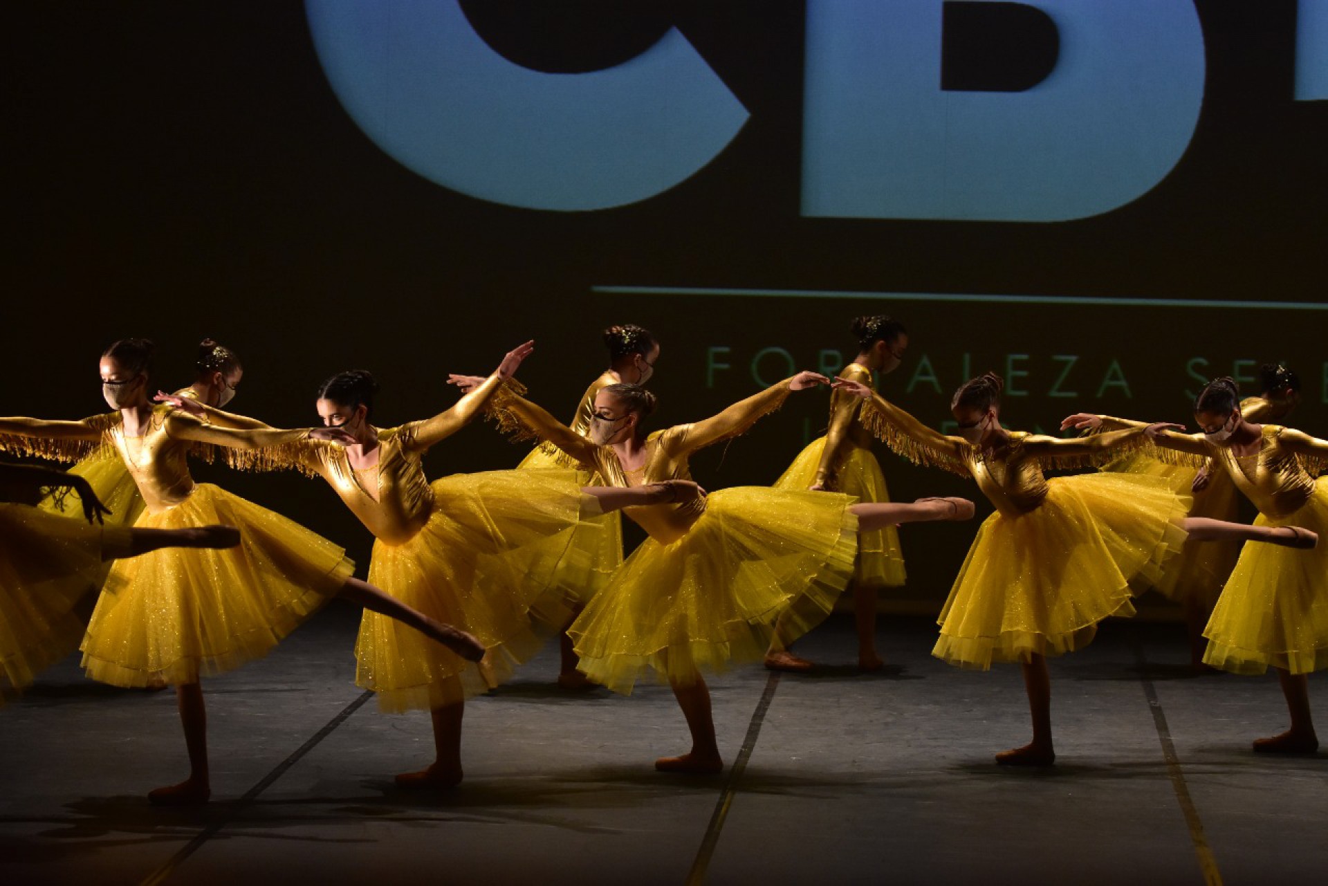 Festival Internacional de Dança do CBDD Fortaleza ocorre no Cineteatro São Luiz e no Teatro RioMar Fortaleza, entre quarta-feira, 4, e domingo, 8. Bailarinos competem por bolsas, premiações em dinheiro e destaque entre olheiros de escolas e companhias do mundo. Janne Ruth, produtora do evento, destaca a fidelidade à variação de repertório no festival (Foto: Divulgação/Festival de Dança CBDD)