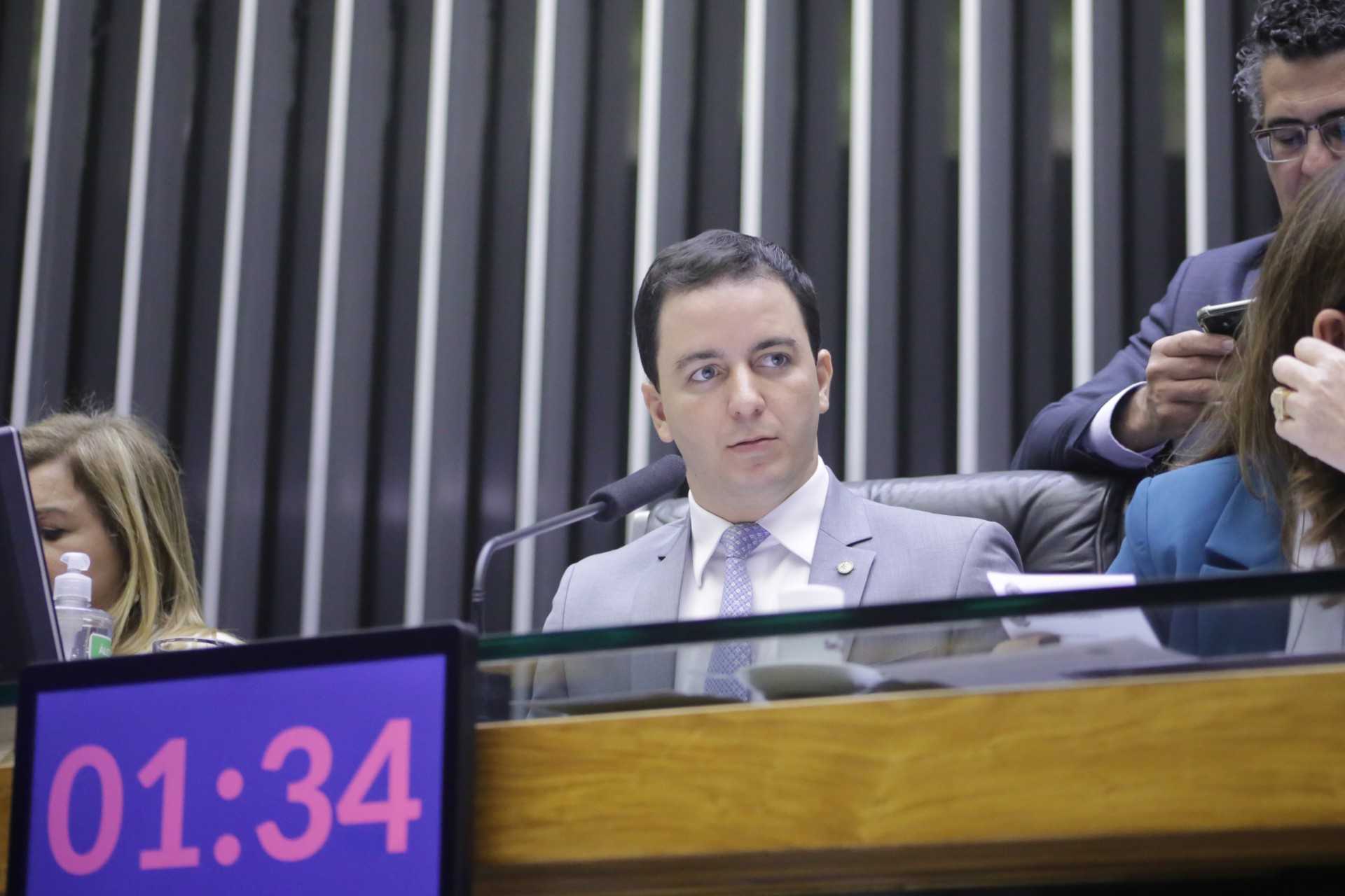 Dep. Célio Studart PSD-CE em sessão de homenagem à Semana Brasileira da Enfermagem.  (Foto: Paulo Sergio/Câmara dos Deputados)
