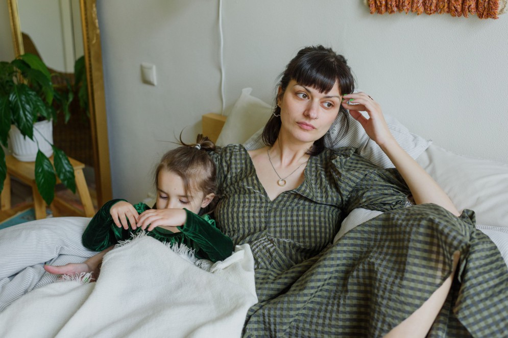 Pela imagem idealizada da maternidade, mulheres se culpam por sentimentos de cansaço, frustração, medo e até arrependimento.(Foto: Ksenia Chernaya/Pexels)