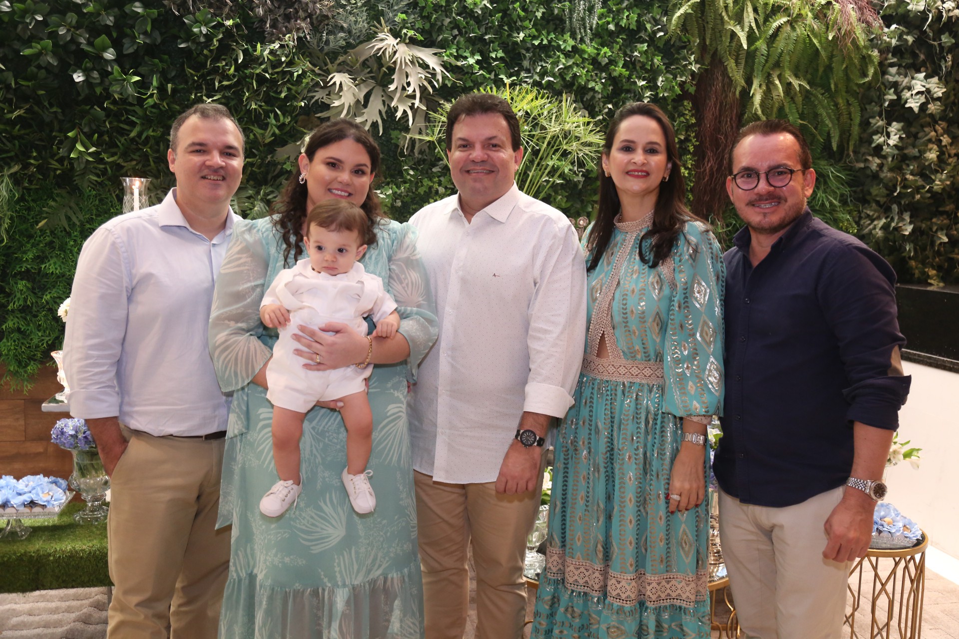 (Foto: fotos JOÃO FILHO TAVARES)Bebê Lucas Férrer com os pais Priscila e Teobaldo Brito, Fernando Férrer e Adriana Miranda, Willfridy Mendonça