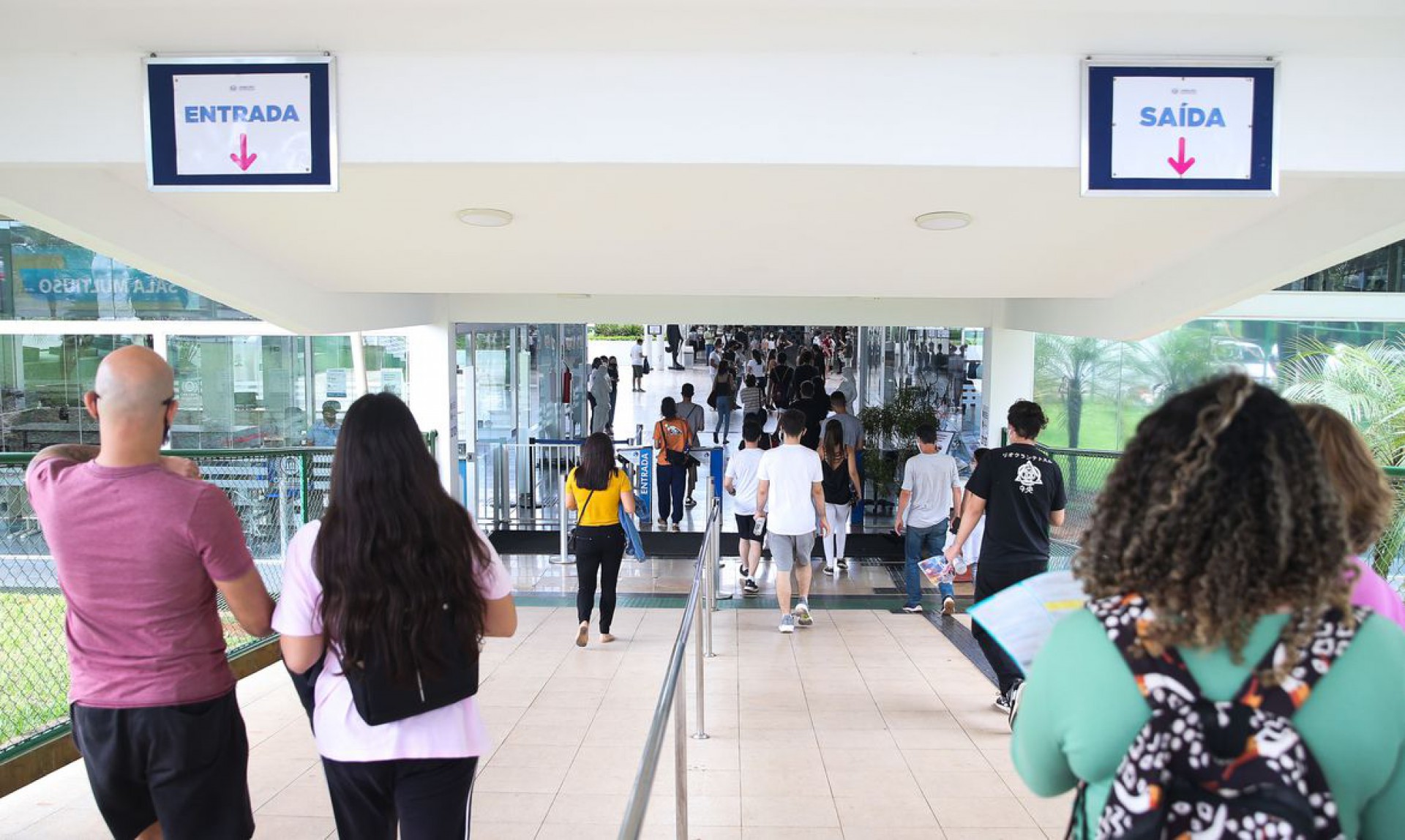 A legislação exige que o valor da anuidade seja divulgado com pelo menos 45 dias de antecedência ao fim do período de matrícula, permitindo que as famílias escolas se planejem. (Foto: Valter Campanato/Agência Brasil)