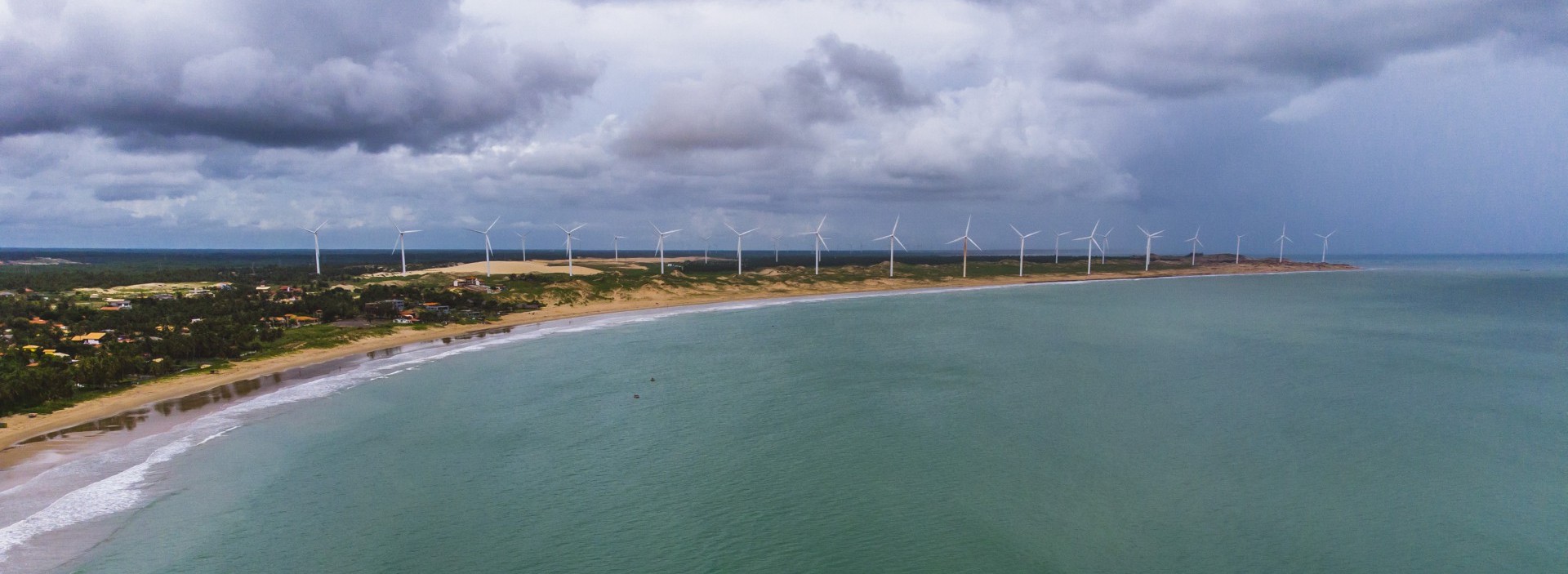 Projeto eólica. Vista aérea da Praia do Icaraí de Amontada  (Foto: FCO FONTENELE)