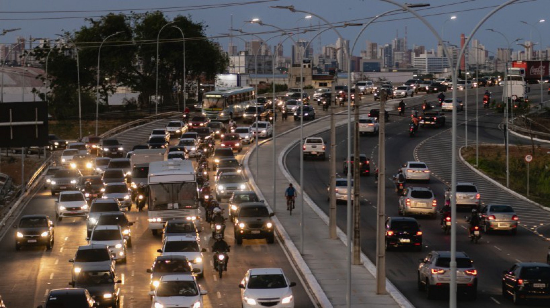 Trânsito em Fortaleza (Foto: O POVO)