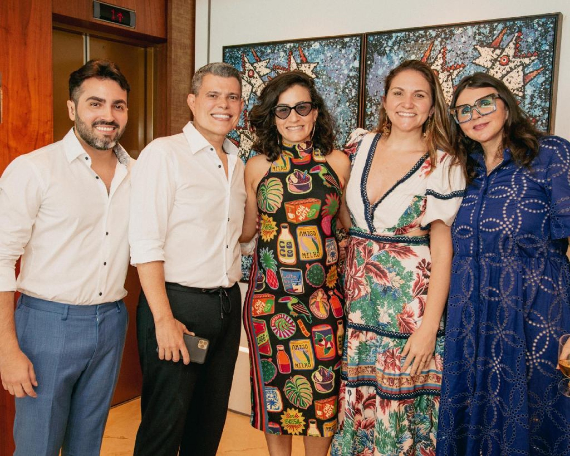 (Foto: Arquivo Pessoal)Noivos com Joana Salles, Luciana Patrício e Aline Góes