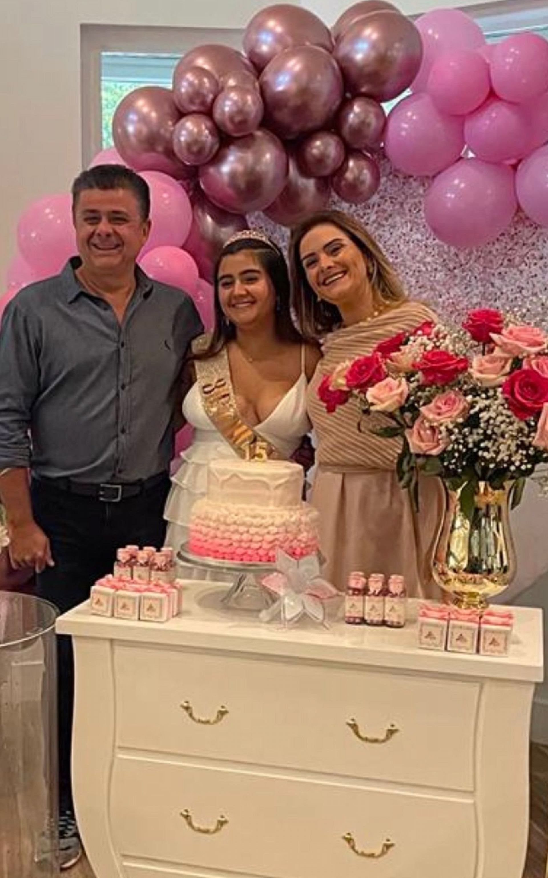 Bárbara com os pais(Foto: Arquivo Pessoal)