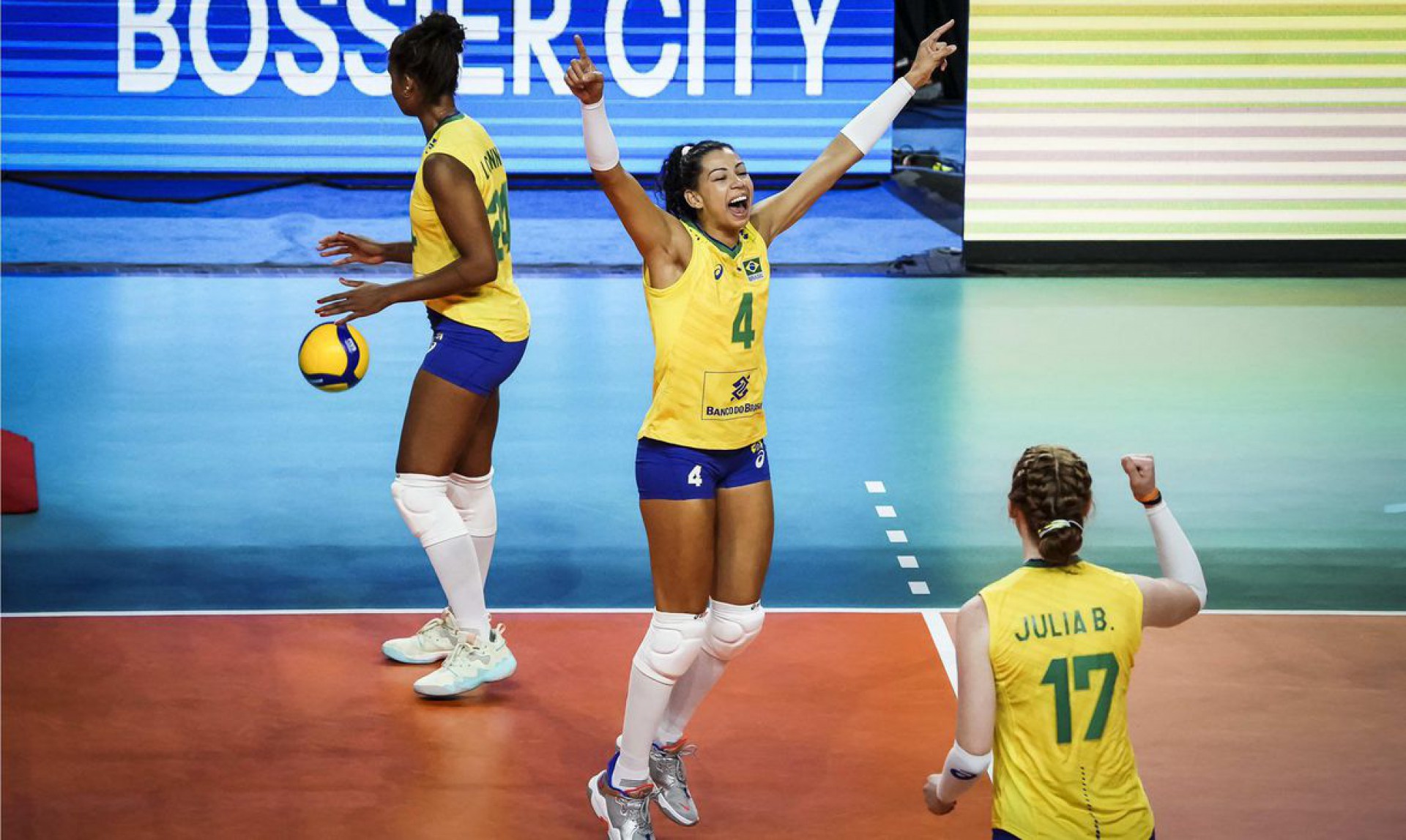 Equívocos da Polônia ajudou a compensar a diferença em pontos diretos do ataque (Foto: Divulgação/FIVB)