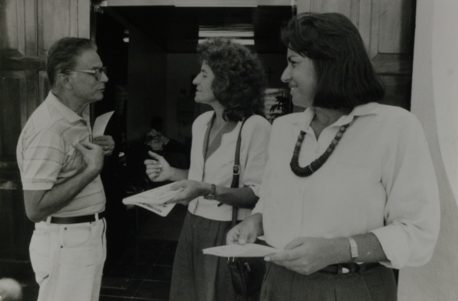 Na foto: Rosa da Fonseca, política, e Maria Luiza Fontenele.
Foto: João Carlos Moura, em 21/04/1993 (Foto: João Carlos Moura, em 21/04/1993)