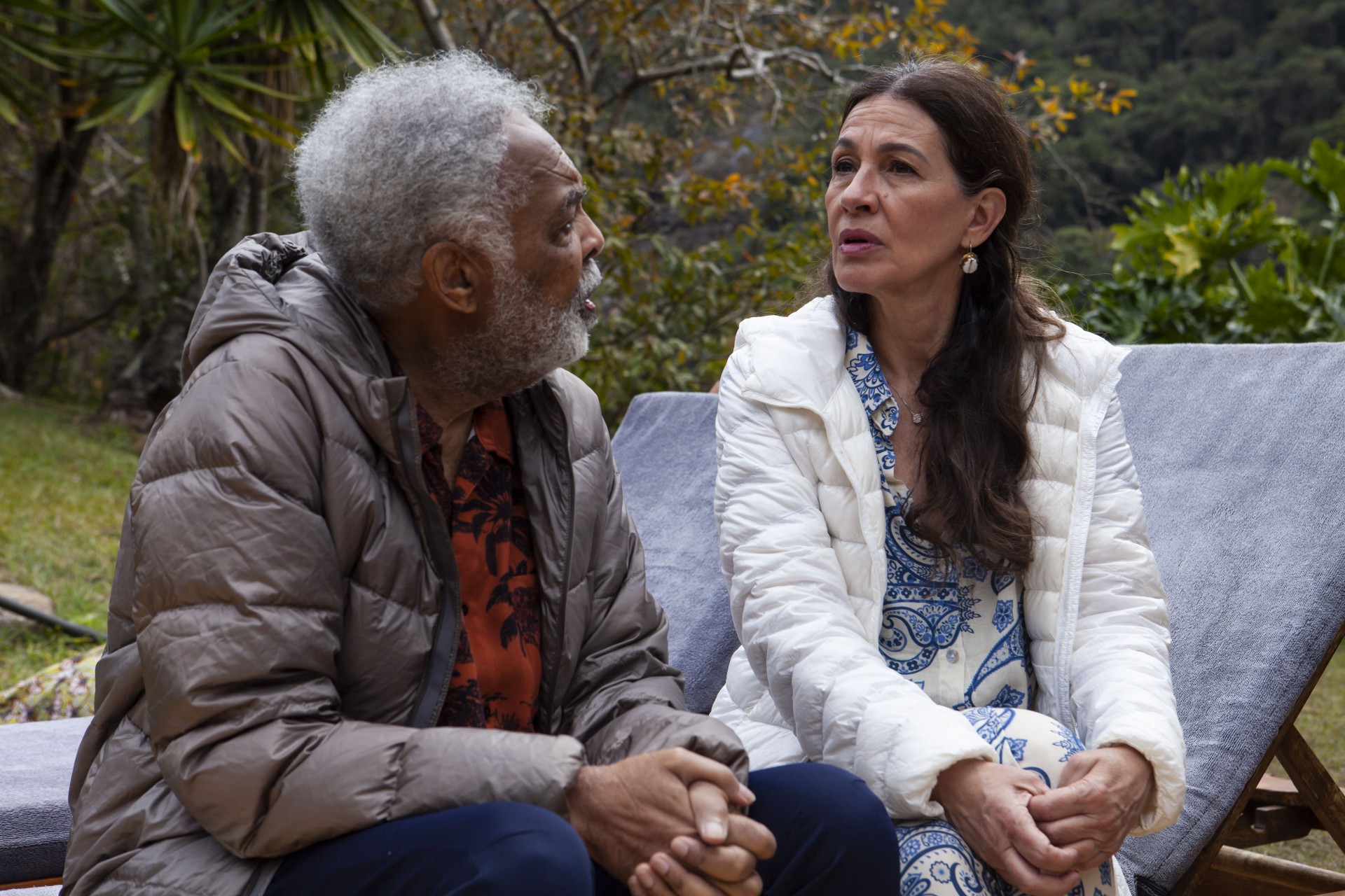 Série "Em Casa Com Os Gil" apresenta interação entre Gilberto Gil e seus familiares, como sua esposa, Flora Gil(Foto: Reprodução/Prime Video)
